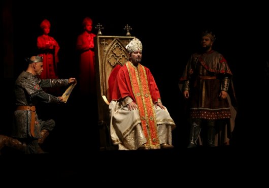 KILIÇARSLAN, AYAKTA ALKIŞLANDI