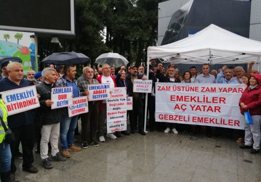 Emeklilerin protestosunda Valilik engeli