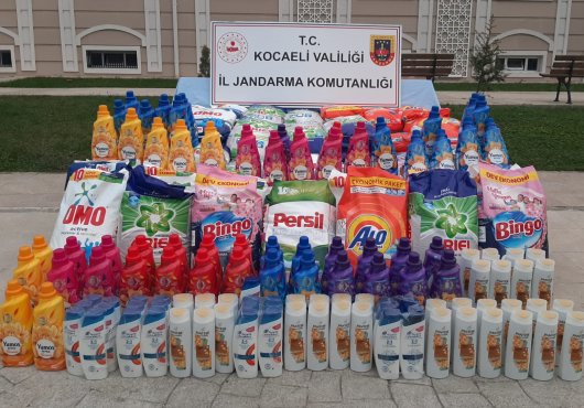 1 ton sahte toz deterjan ve şampuan ele geçirildi