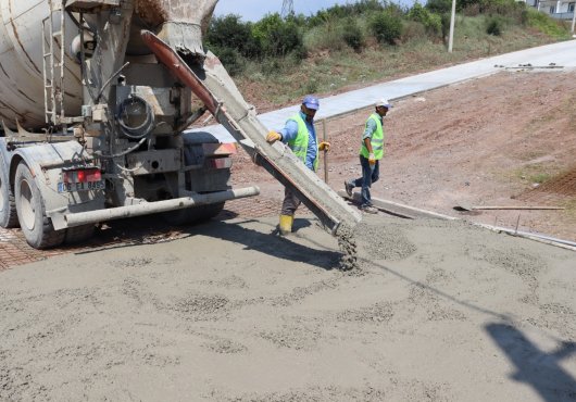 ALİKAHYA'YA BETON YOL KONFORU