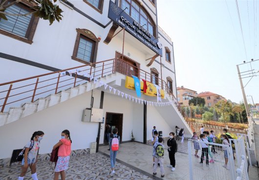 ÇOCUK ÜNİVERSİTESİNDE YENİ EĞİTİM DÖNEMİ BAŞLADI