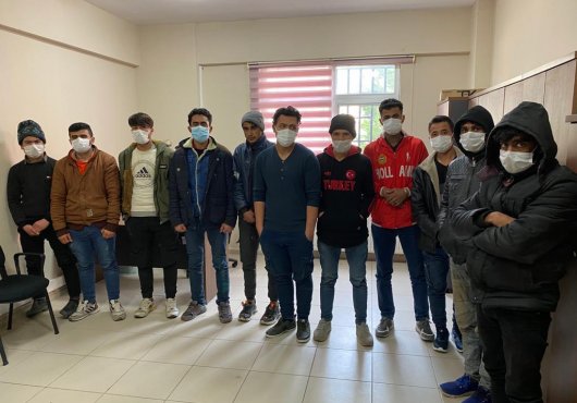 11 KAÇAK  GÖÇMEN YAKALANDI