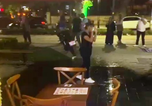 Görenleri hayrete düşürdü! 5 metrekarelik alana yağmur yağdı