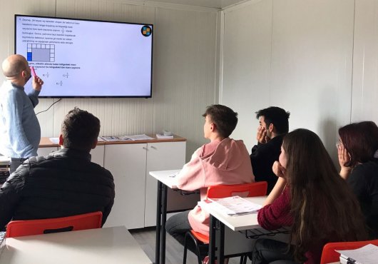 İzmit Belediyesi Çınar Akademi, deprem bölgesinde eğitim programına başladı