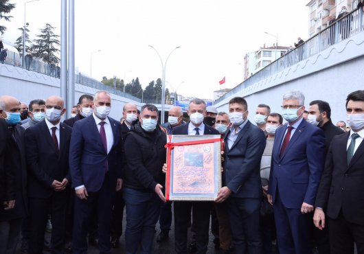 KARAMÜRSEL KÖPRÜLÜ KAVŞAĞI TRAFİĞE AÇILDI