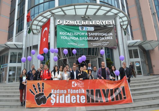 Hürriyet, şiddete maruz kalan kadınlar için mor balon uçurdu