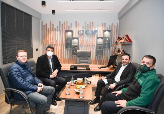 BAŞKAN ÖZLÜ'DEN CAN KARDEŞLERE GEÇMİŞ OLSUN ZİYARETİ