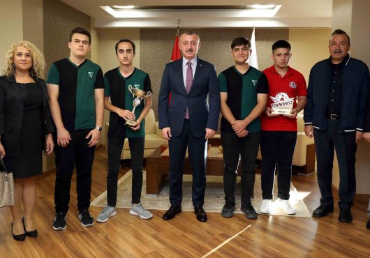 Başkan Büyükakın: Gençlerimizi desteklemeye devam edeceğiz 