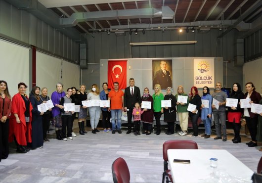 GÖLCÜK BELEDİYESİ SANAT GÜNLERİ ETKİNLİĞİ KEÇE ATÖLYESİ İLE DEVAM ETTİ