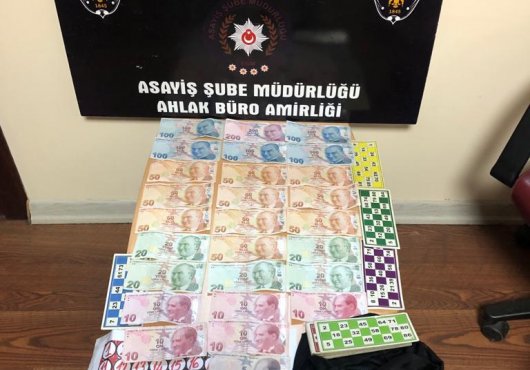 Tombala oynarken  denetime takıldılar