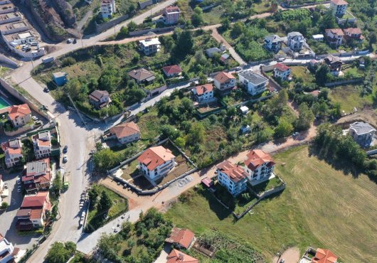 BAŞİSKELE'DE SOKAKLAR TEK TEK İŞLENİYOR