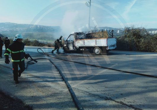  SEYİR HALİNDEKi KAMYONET ALEV ALDI
