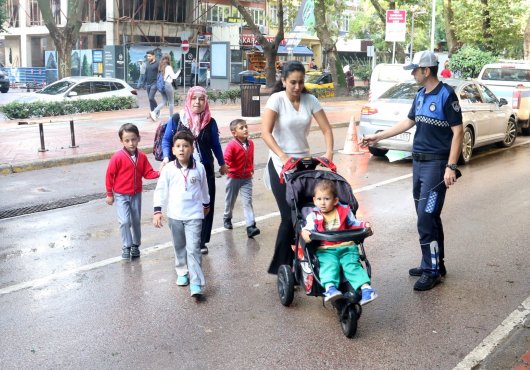 Okulların ilk gününde Büyükşehir Zabıtası görev başında olacak