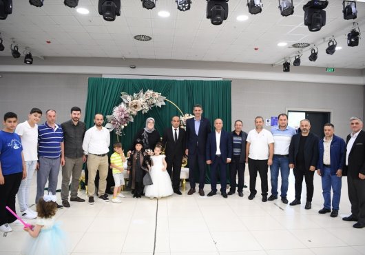 BAŞKAN KOCAMAN MUTLULUKLARA ŞAHİT OLUYOR