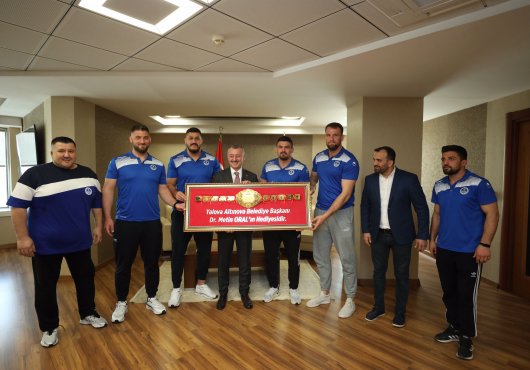  Başkan Büyükakın, pehlivanları ağırladı