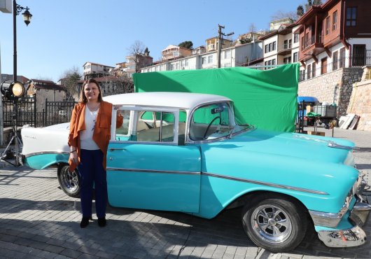 HÜRRİYET, YÖNETMEN KOLTUĞUNA OTURDU