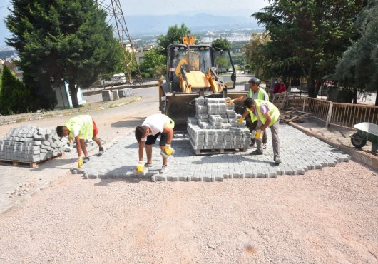 İzmit Belediyesi Alikahya’da yolları yeniliyor...