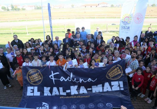 CUMHURİYET COŞKUSU GÖLCÜK'TE SPOR ŞÖLENİNE DÖNÜŞTÜ