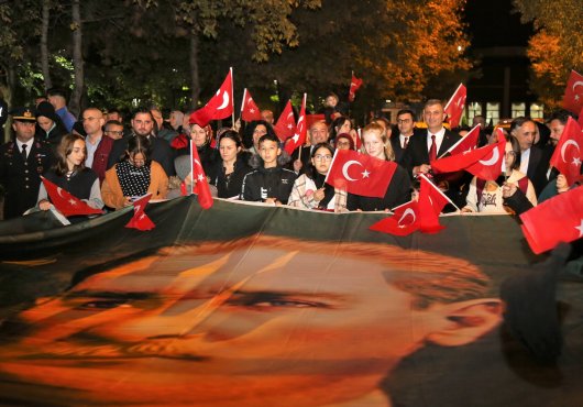GÖLCÜK'TE CUMHURİYET COŞKUSU MUHTEŞEMDİ