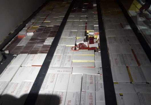 KAMYONET ZULASINDAN 7 BİN 600 PAKET TÜTÜN ÇIKTI