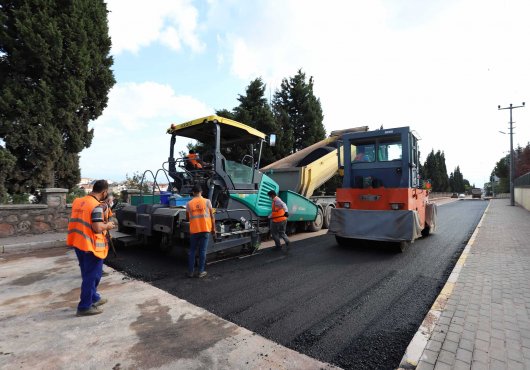 DERİNCE'DE   CADDE VE SOKAKLAR ASFALTLANIYOR