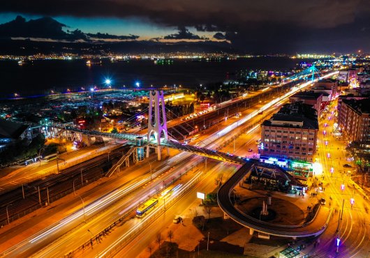 Büyükşehir geceyi gündüze çeviriyor