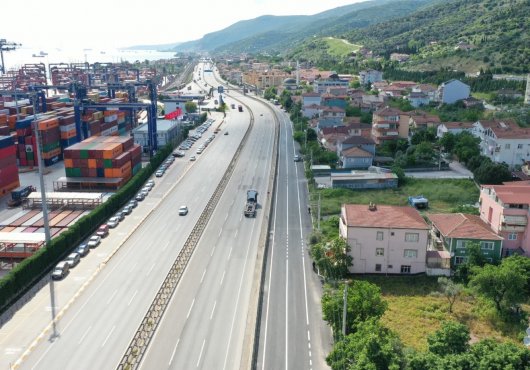 Körfez’de asfaltlanan caddelerin yol çizgileri çekildi