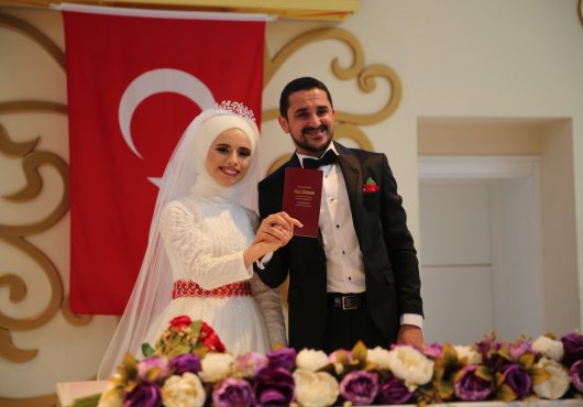 İŞİTME ENGELLİ ÇİFT TERCUMAN ARACILIĞI İLE EVET DEDİ