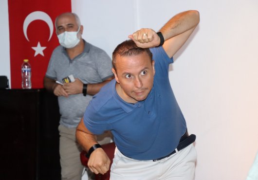 İZMİT TİYATRO GÜNLERİ TÜM HIZIYLA DEVAM EDİYOR