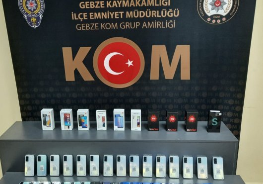 Durdurulan araçta 46  kaçak cep telefonu ele geçirildi!