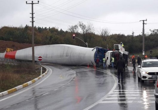 Kandıra Kerpe Karayolu trafiğe kapandı...