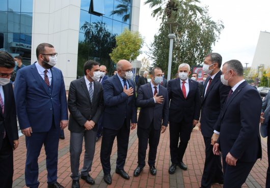 BAKAN SELÇUK'TAN BAŞKAN BÜYÜKAKIN'A  ZİYARET