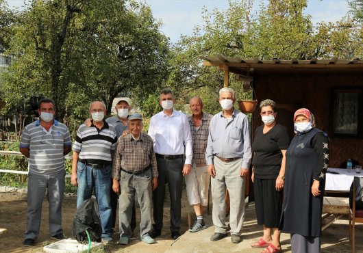 BAŞKAN SEZER HOBİ BAHÇELERİNDE EMEKLİLERLE BULUŞTU