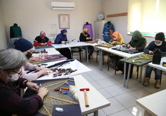Filografi yaparak üniversite sınavına hazırlanıyor
