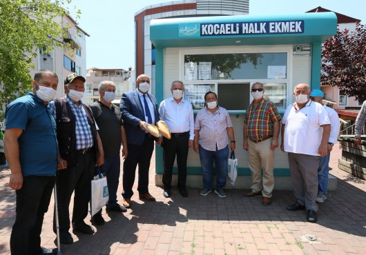 DERİNCE'DE HALK EKMEĞE KAVUŞTU