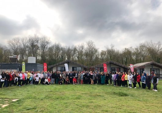 İzmit Belediyesi, açık hava spor etkinliklerine  Sarısu’da zumba ile devam etti