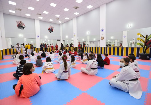 DERİNCE SPOR MERKEZİNDE ÇALIŞMALAR SÜRÜYOR