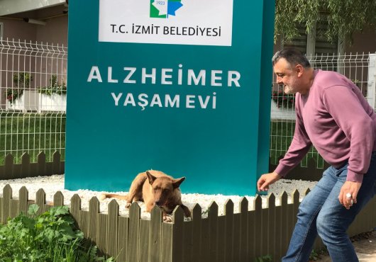 ALZHEİMER YAŞAM EVİ'NİN YENİ ÜYESİ CAN DOSTU KARAMEL OLDU