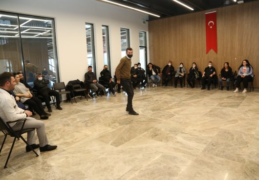 MOTİVASYON EĞİTİMİ İÇİN DRAMA EĞİTİMİ ALDILAR