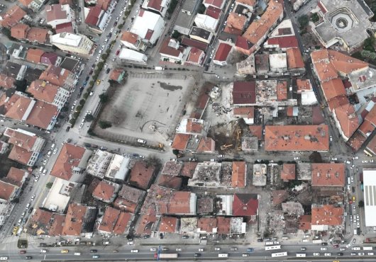 GÖLCÜK MERKEZ KENTSEL DÖNÜŞÜMDE YIKIM ÇALIŞMALARI BAŞLADI