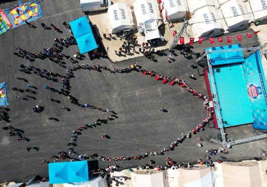 Büyükşehir, bayramda Defne’ye mutluluk taşıdı