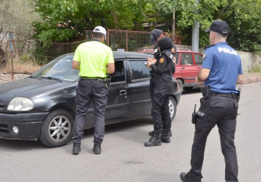 Aranan 7 kişi yakalandı  118 sürücüye ceza uygulandı
