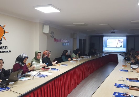 Ak Kadınlardan ‘’Bağımlılıkla Mücadele Eğitimi’’...