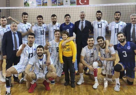 Kağıtspor voleybol takımı dolu dizgin ilerliyor...