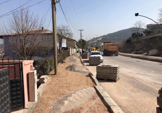 ÇARŞIBAŞI CADDESİ'NDE REFÜJ BORDÜR VE KALDIRIM