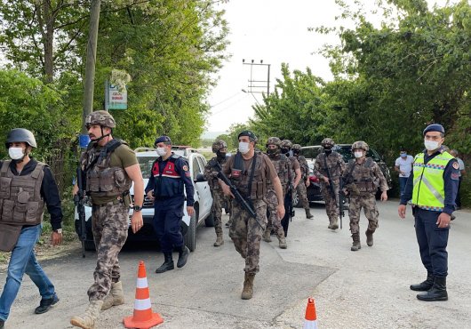 BABASINI ÖLDÜRDÜ 7 KİŞİYİ YARALADI