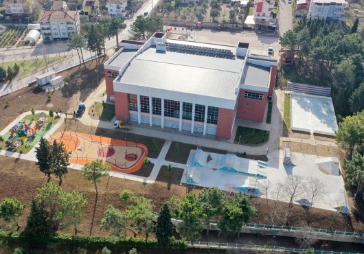 KOCAELİ'NİN İLK VE TEK SENTETİK BUZ PİSTLİ PARKI
