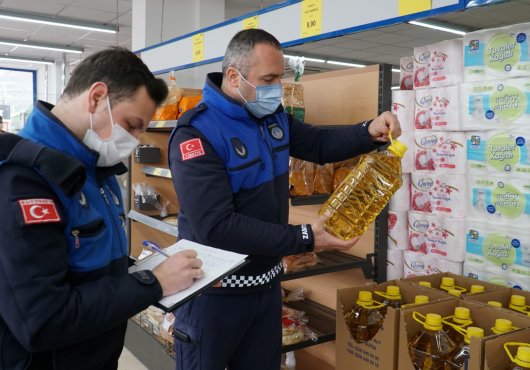 Gölcük'te fahiş fiyat ve stokçuluğa izin yok