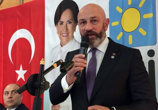 KURUCULARI ARASINDA BULUNDUĞU PARTİYİ ELEŞTİRDİ