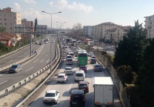 İzmit’ten Derince’ye kadar trafik kilitlendi